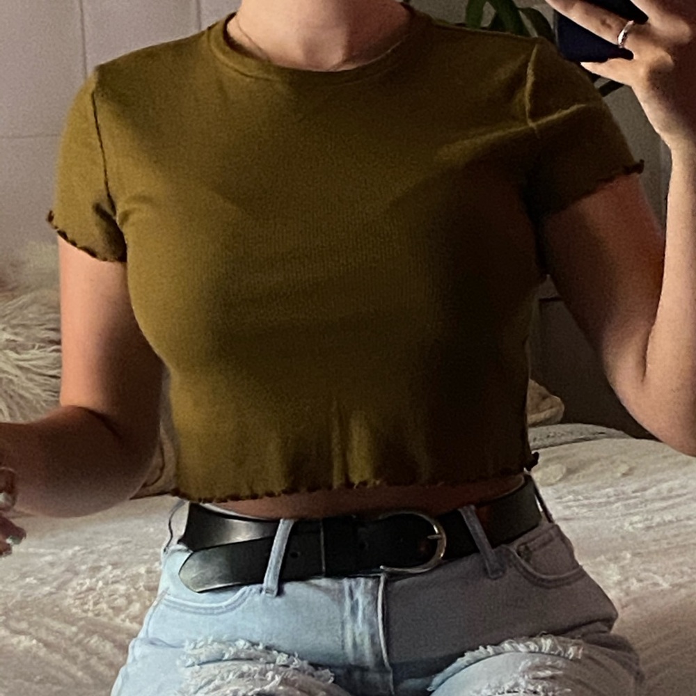 ruffled edge crop top !